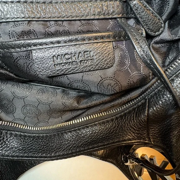 NWOT🔥Michael Kors Fulton Black Pebbled Leather Shoulder Bag, dust bag included. - Picture 11 of 16